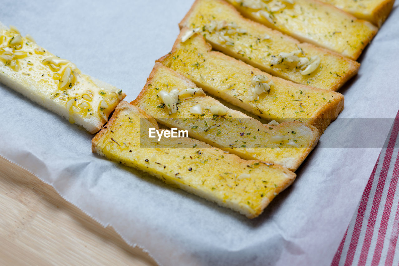 HIGH ANGLE VIEW OF FOOD