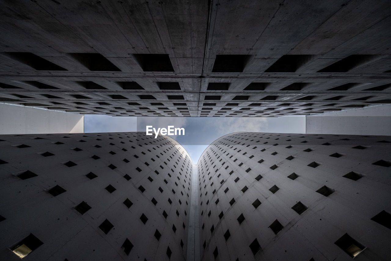 LOW ANGLE VIEW OF MODERN BUILDINGS AGAINST SKY