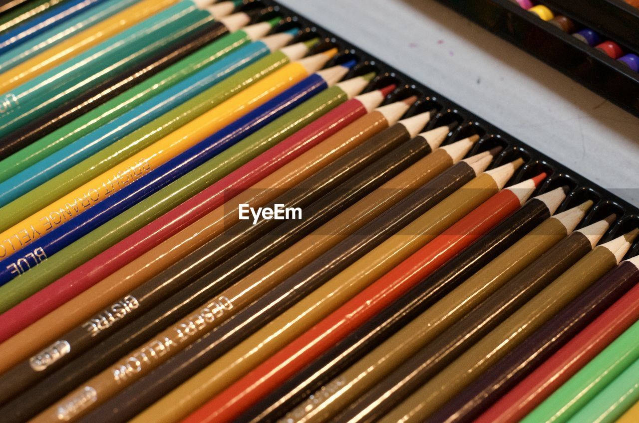 FULL FRAME SHOT OF PENCILS