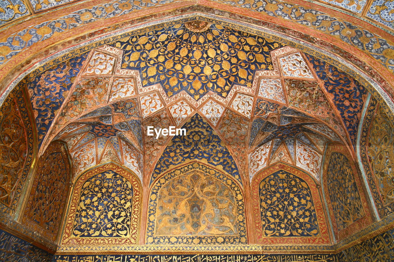 VIEW OF ORNATE CEILING OF A BUILDING