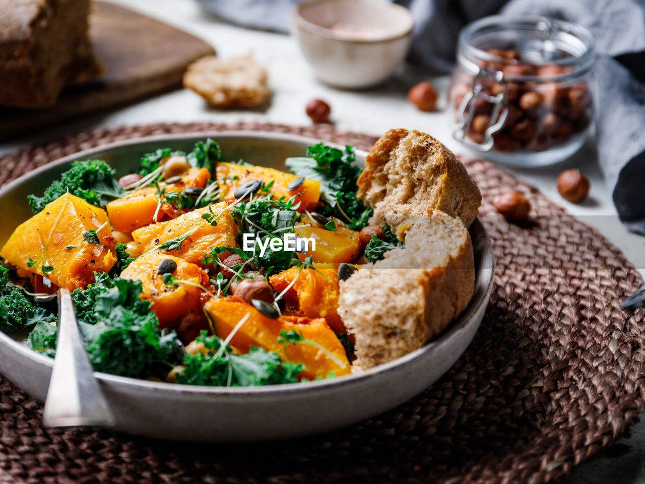 HIGH ANGLE VIEW OF VEGETABLES IN BOWL