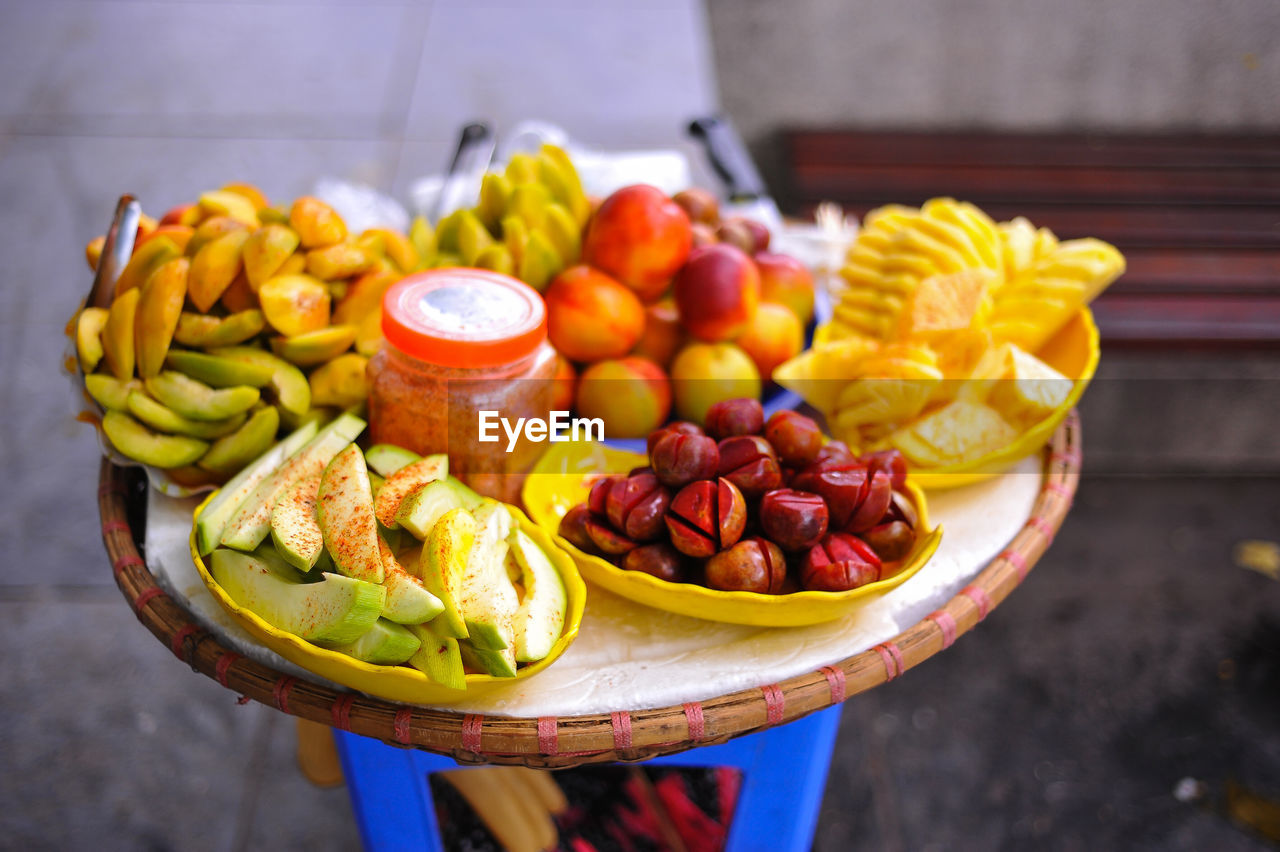 HIGH ANGLE VIEW OF FRUITS FOR SALE IN CONTAINER