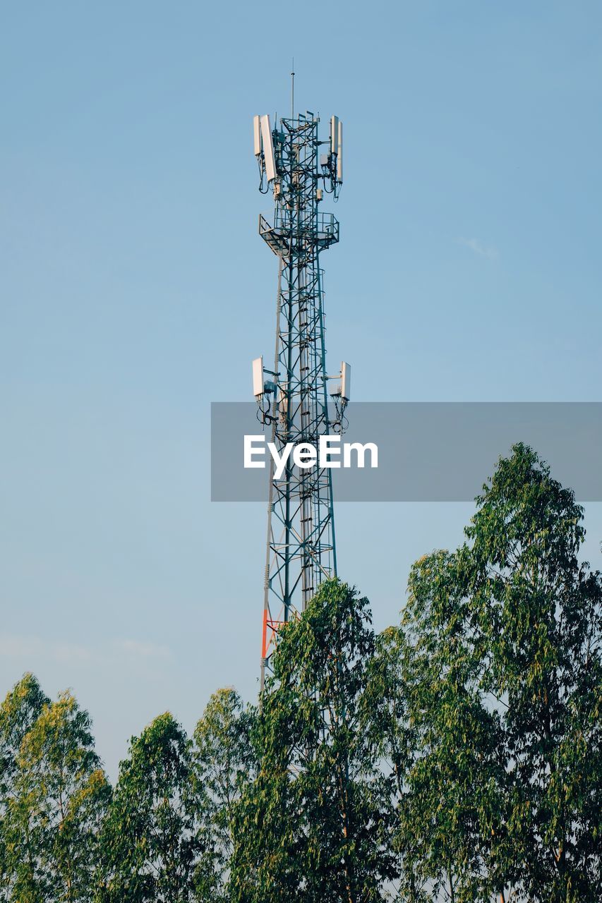 LOW ANGLE VIEW OF TOWER AGAINST SKY