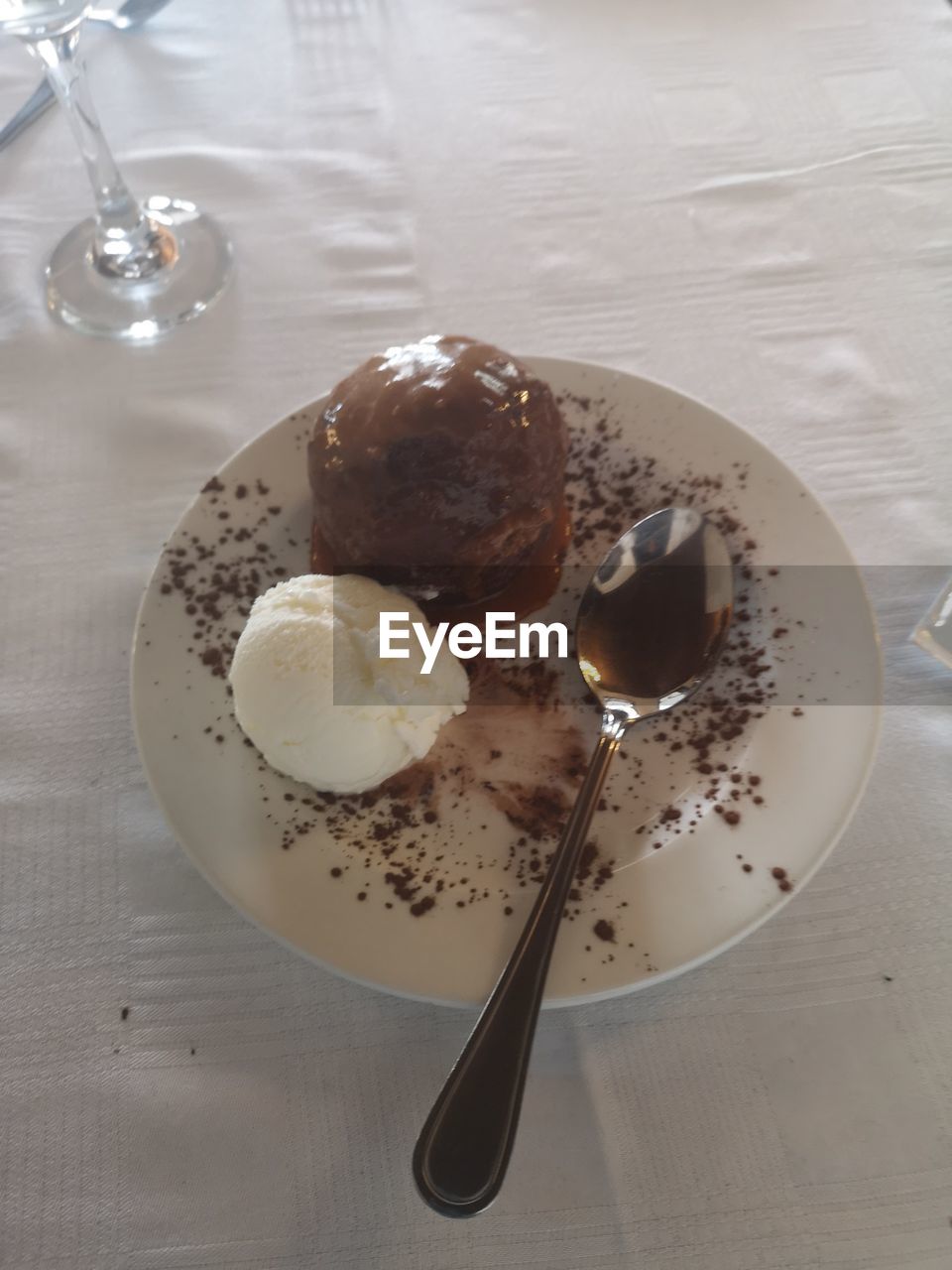 HIGH ANGLE VIEW OF BREAKFAST IN PLATE