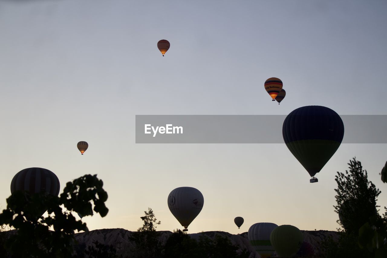 LOW ANGLE VIEW OF HOT AIR BALLOON AGAINST SKY