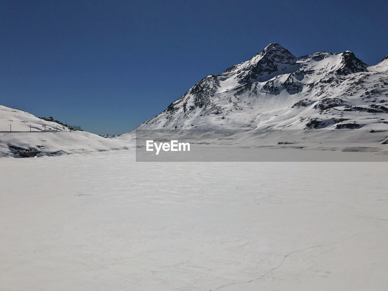 SNOWCAPPED MOUNTAIN AGAINST SKY