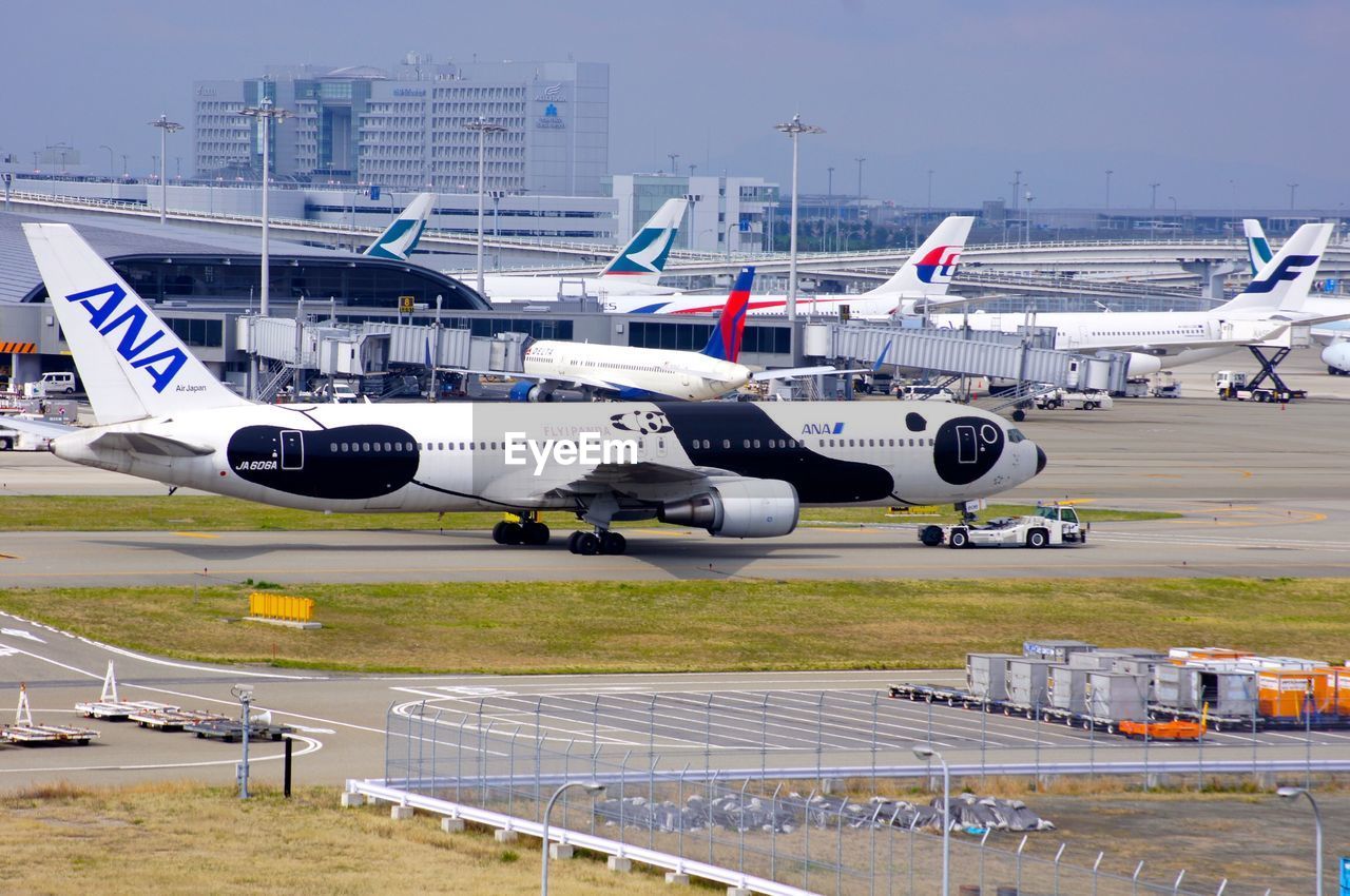 VIEW OF AIRPLANE AT AIRPORT RUNWAY