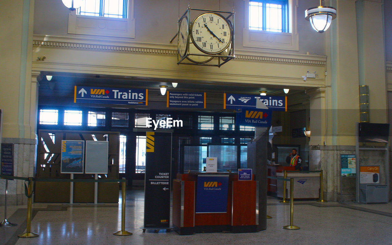 ILLUMINATED TEXT ON SUBWAY STATION