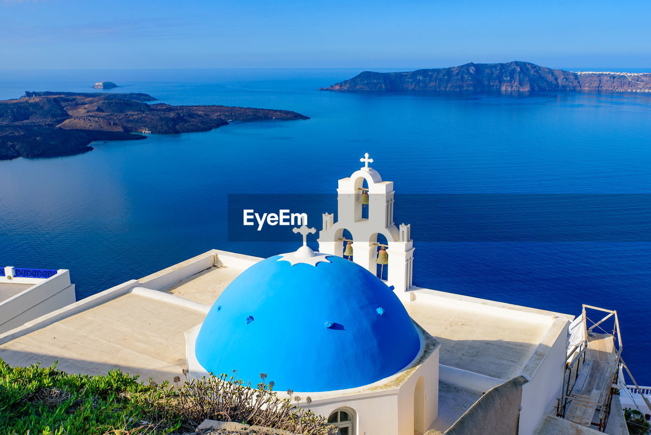 HIGH ANGLE VIEW OF SEA BY BLUE SKY