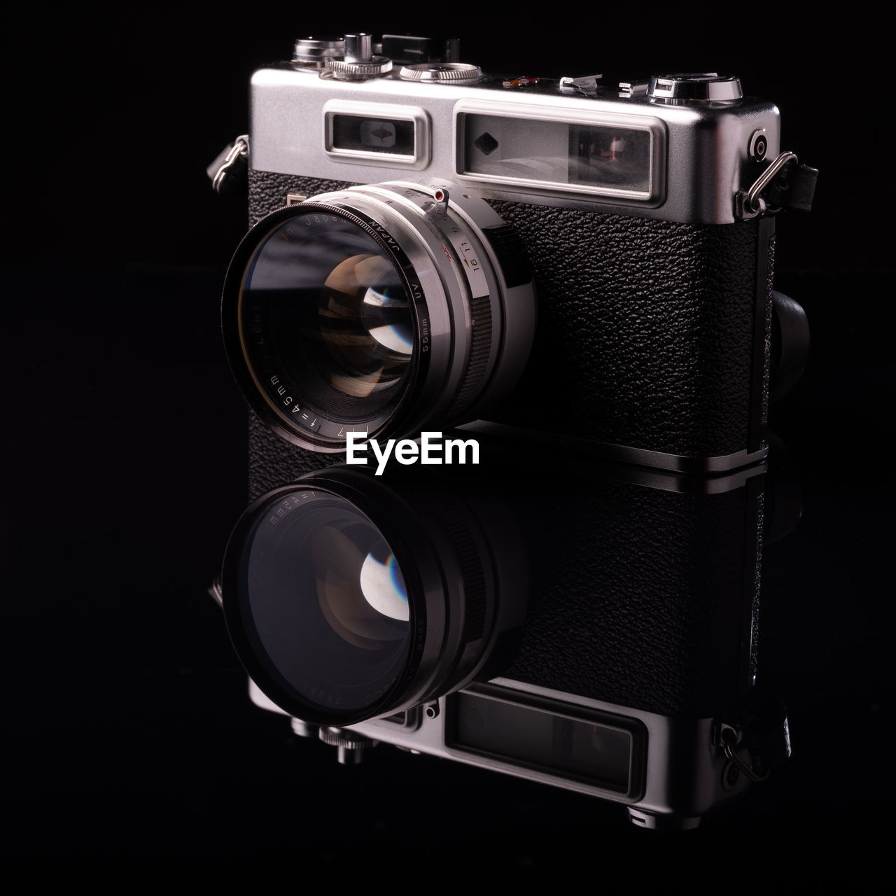 A closeup of an old film rangefinder camera.