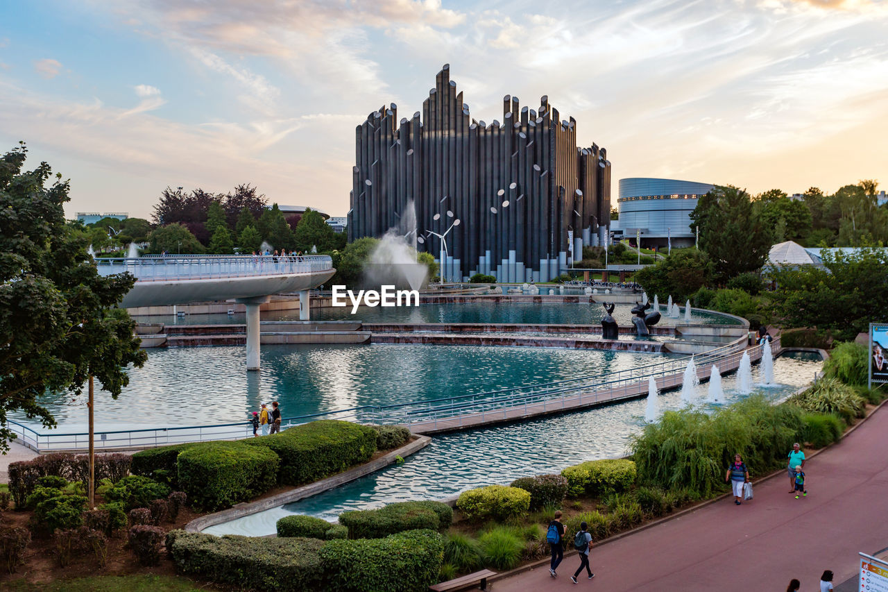 PANORAMIC VIEW OF CITY AGAINST SKY