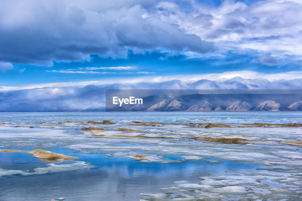 SCENIC VIEW OF SEA SHORE AGAINST SKY