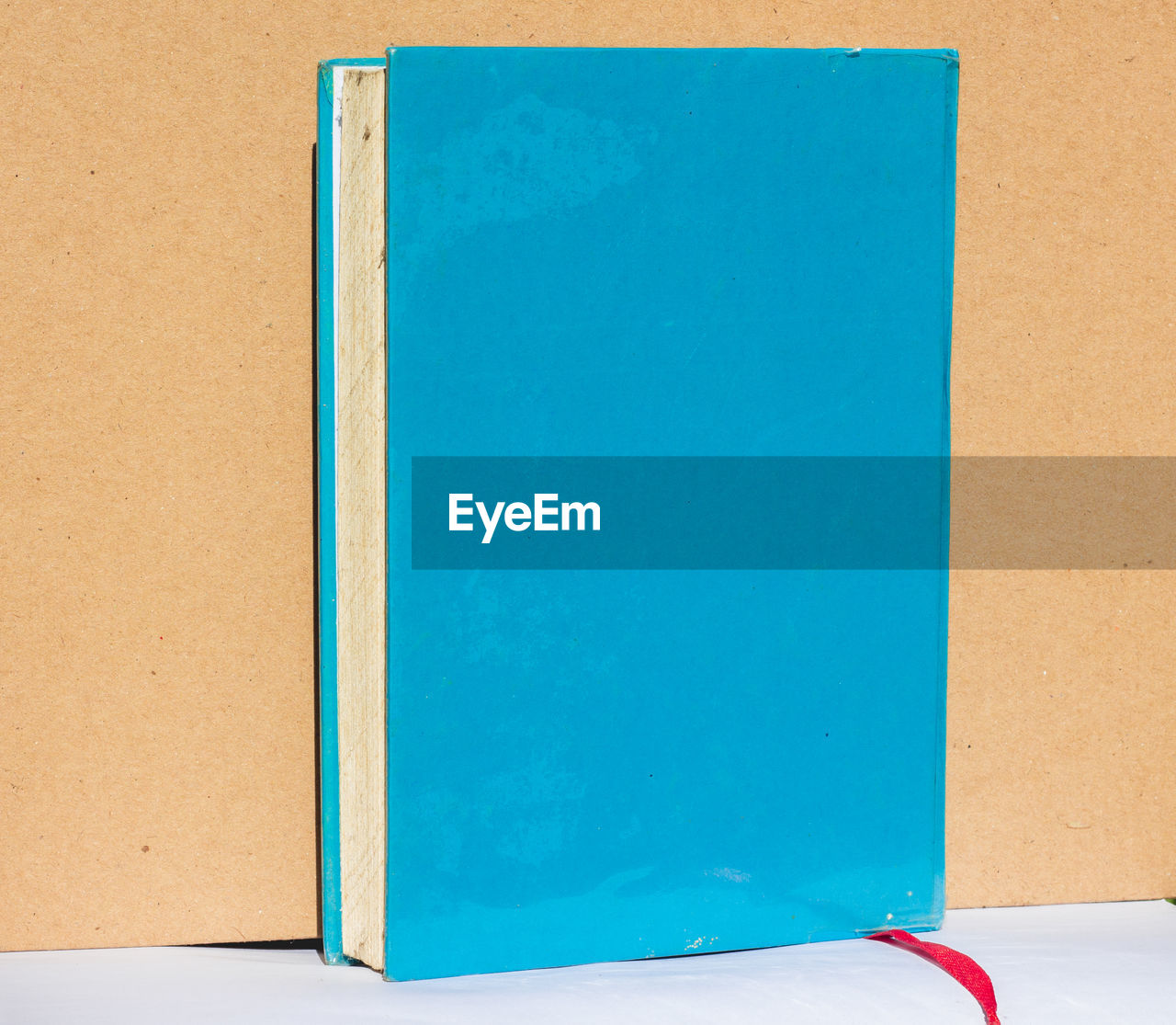HIGH ANGLE VIEW OF BLUE PAPER ON TABLE