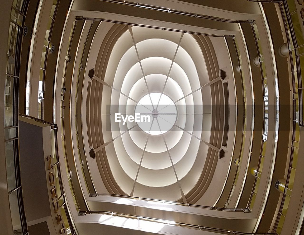 LOW ANGLE VIEW OF CEILING OF MODERN BUILDING