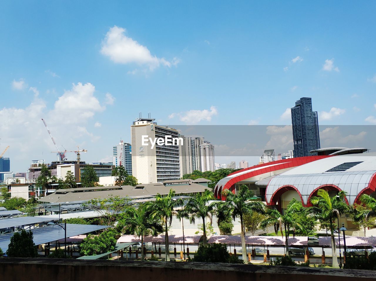 VIEW OF BUILDINGS IN CITY