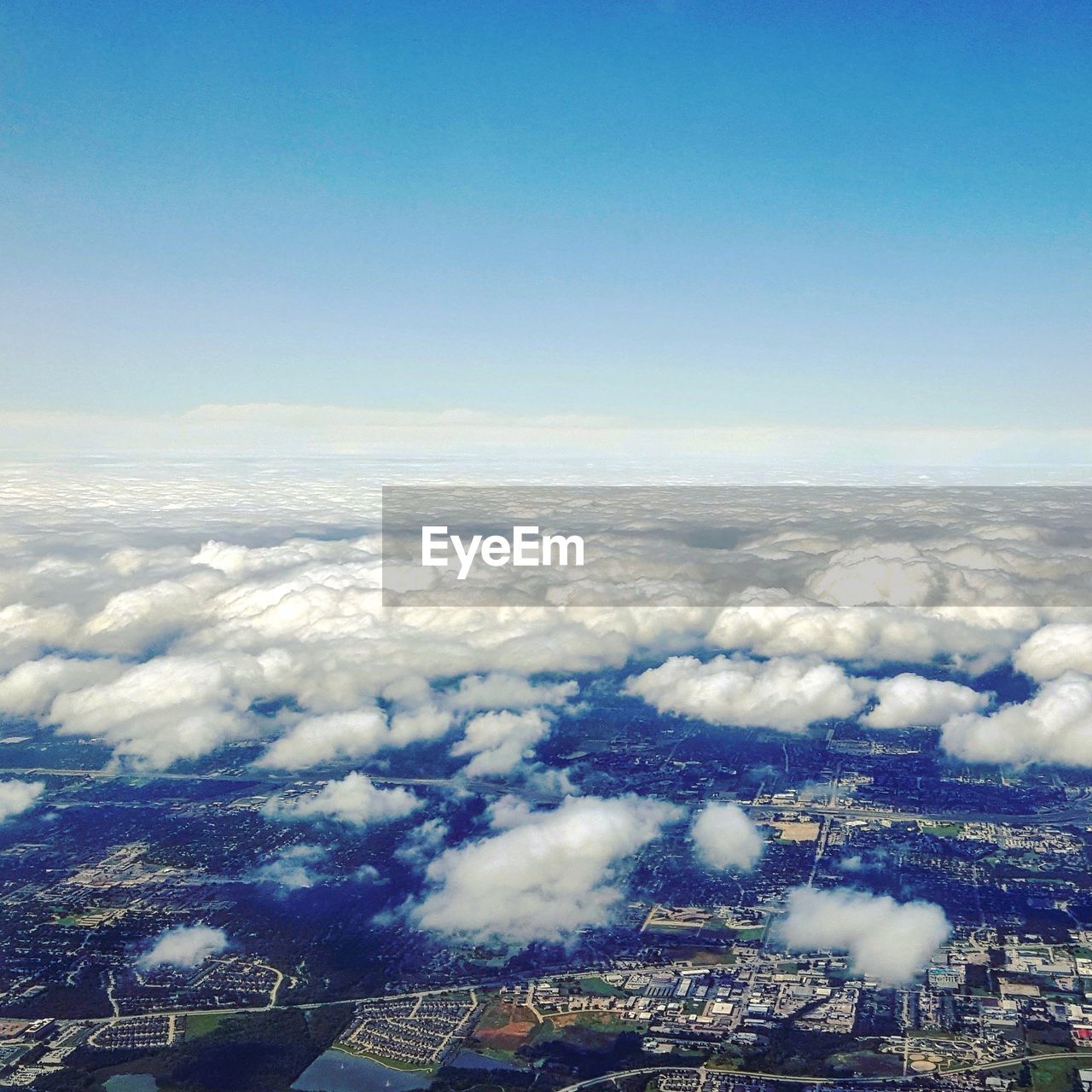 AERIAL VIEW OF MOUNTAIN RANGE AGAINST CLOUDY SKY