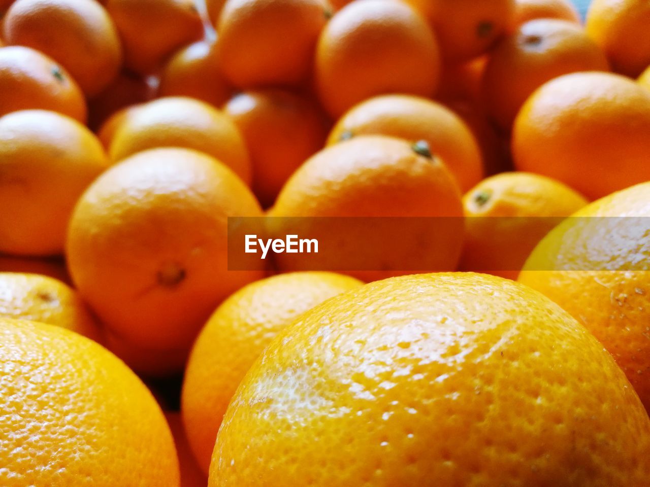 FULL FRAME SHOT OF ORANGES