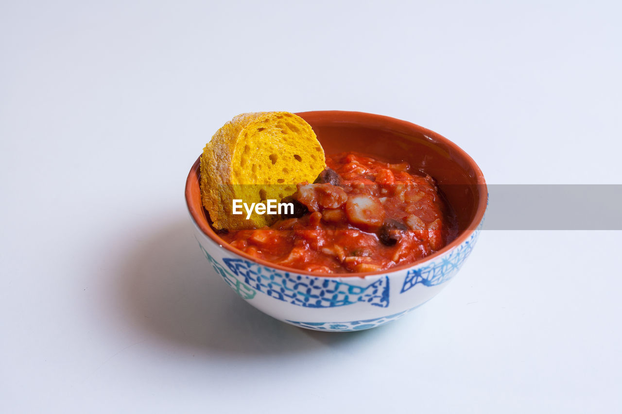 CLOSE-UP OF FRESH BOWL AGAINST WHITE BACKGROUND