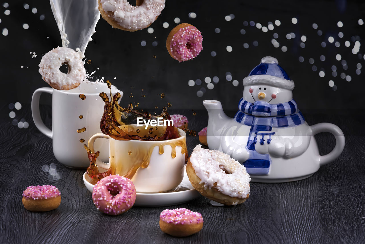 HIGH ANGLE VIEW OF COOKIES AND TABLE