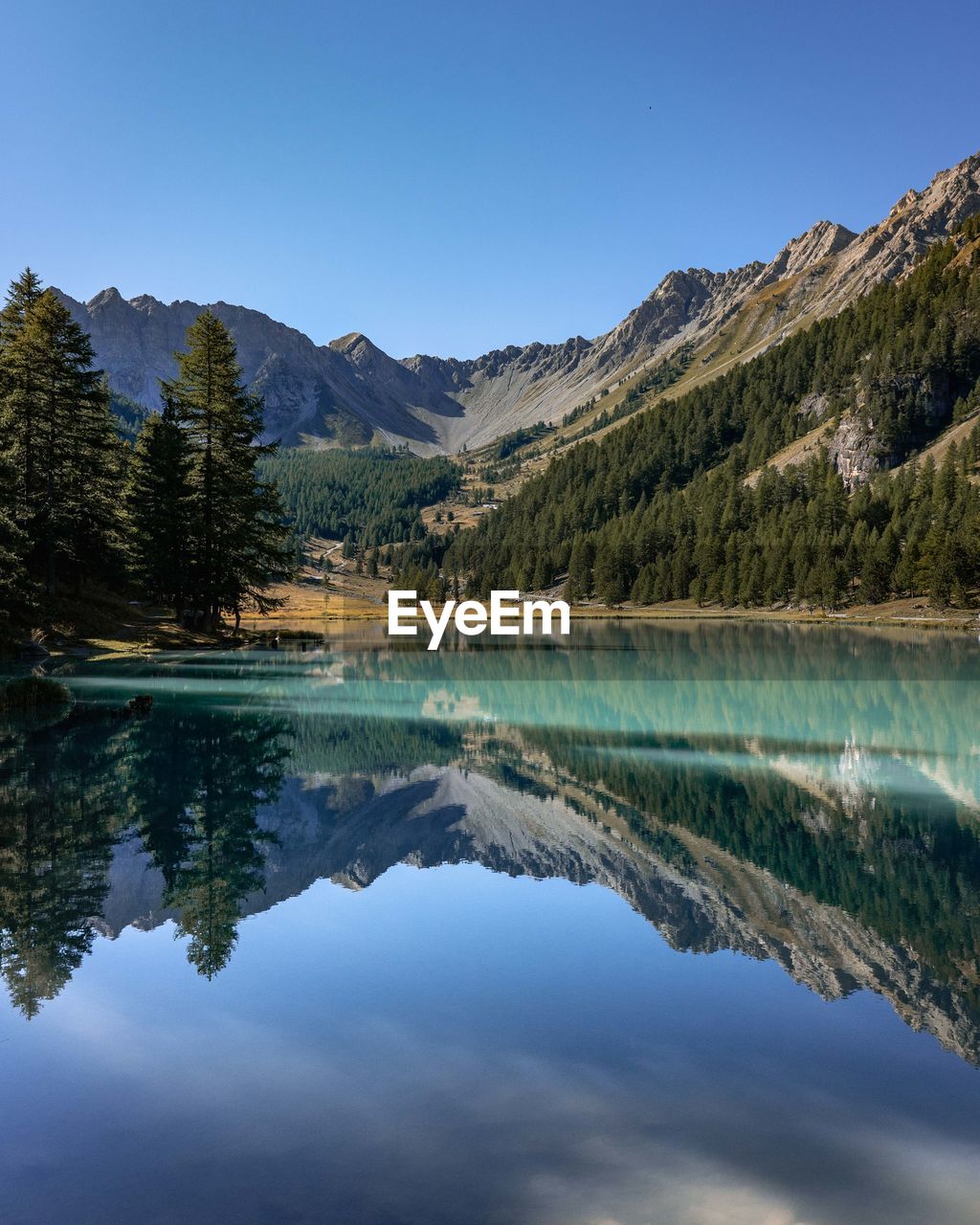 SCENIC VIEW OF LAKE AGAINST BLUE SKY