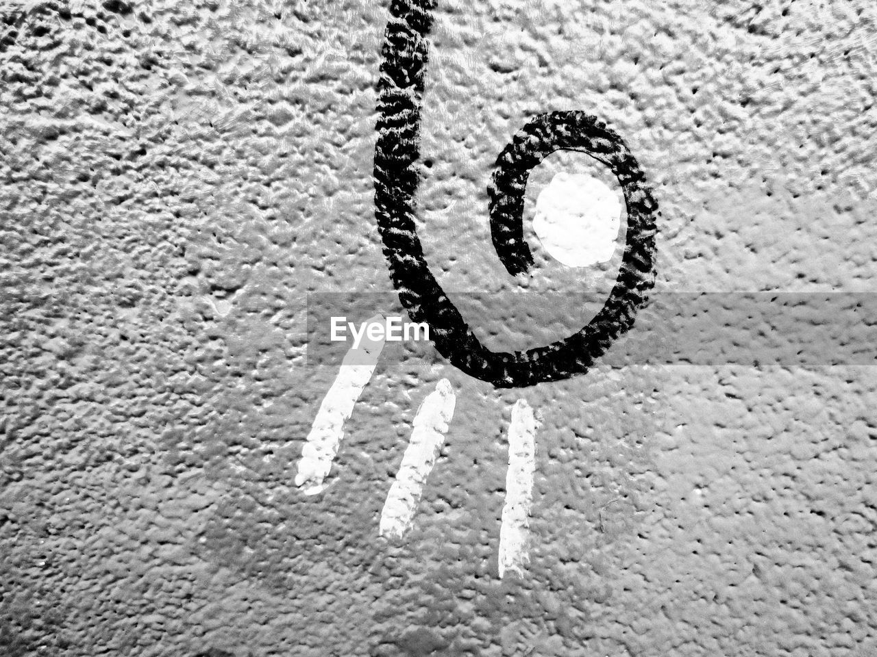 CLOSE UP OF HUMAN EYE