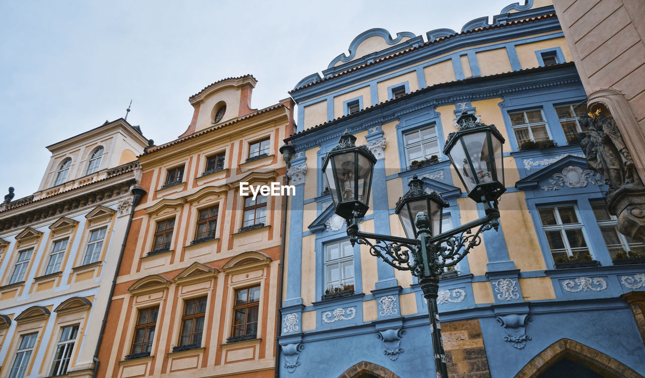 LOW ANGLE VIEW OF HISTORICAL BUILDING