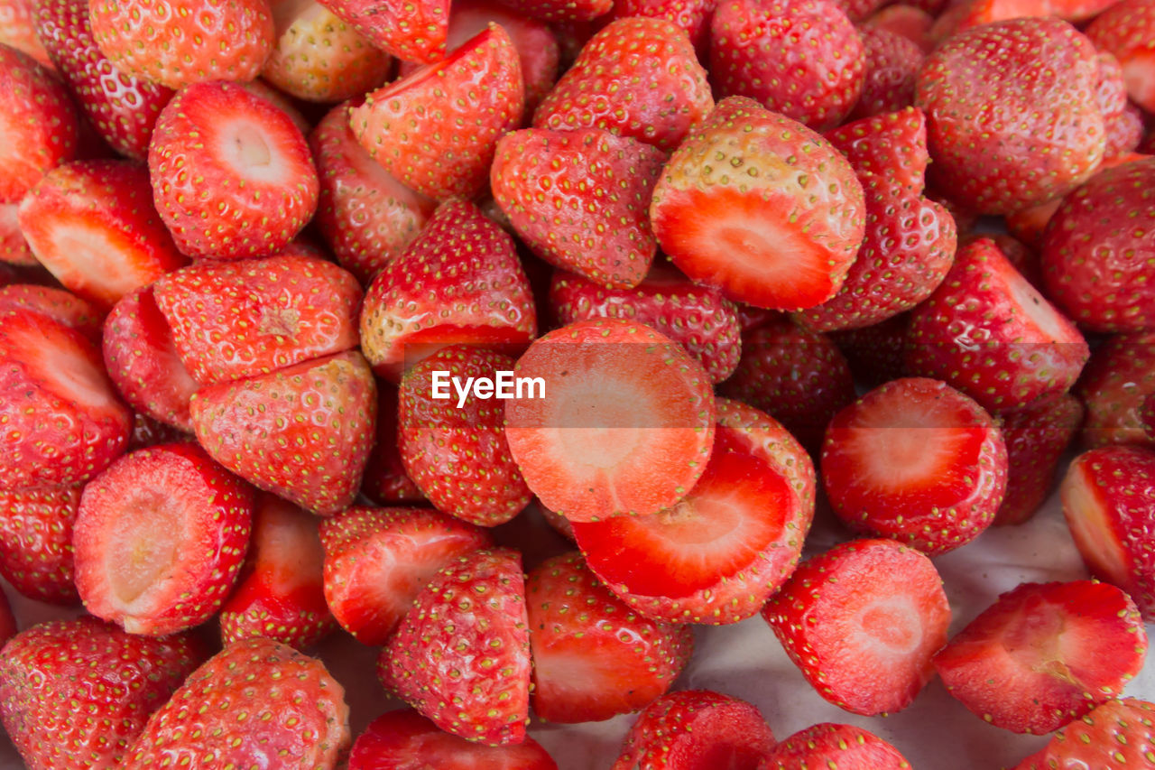 FULL FRAME SHOT OF RED STRAWBERRIES