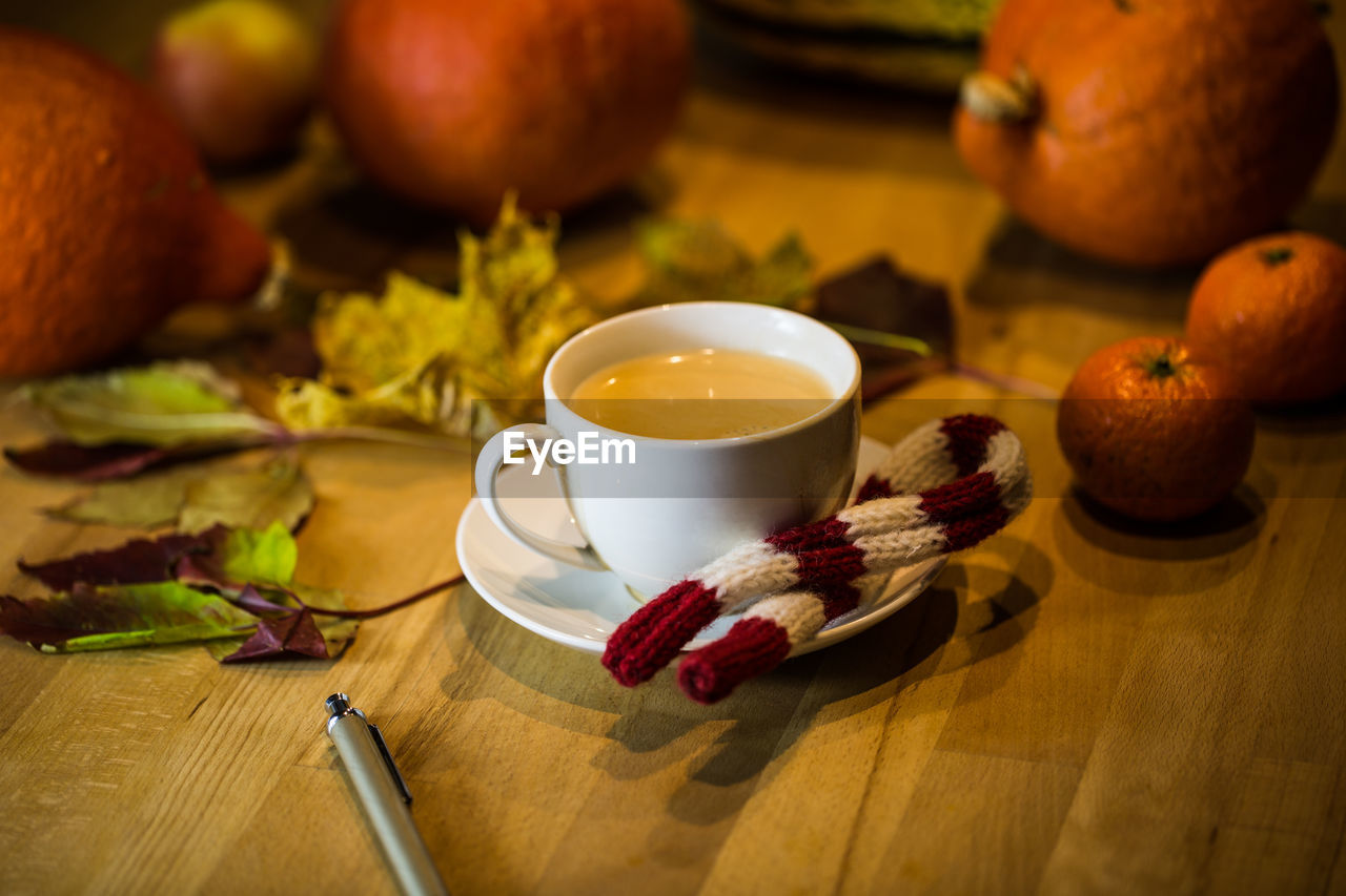 CLOSE-UP OF FRUITS IN PLATE WITH TABLE