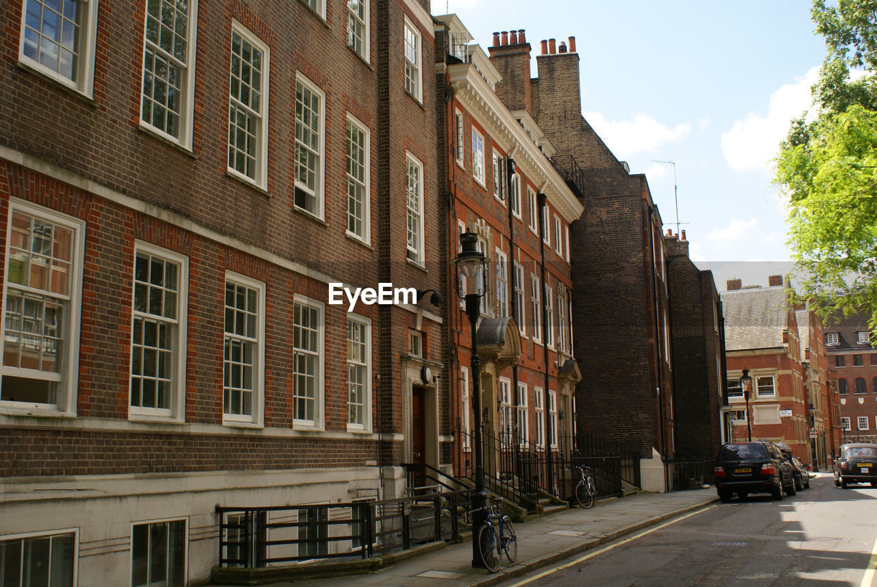 VIEW OF BUILDINGS IN CITY