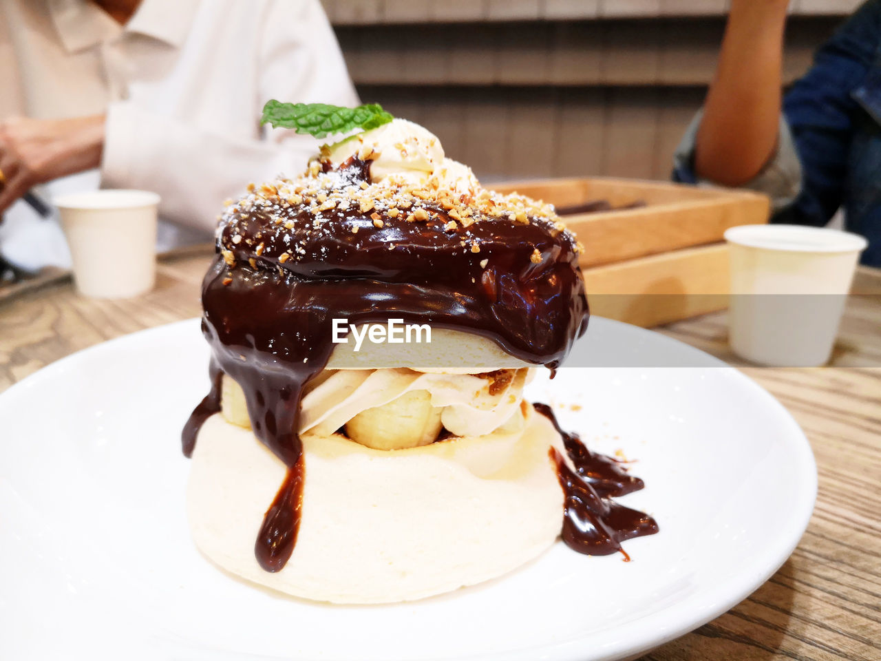 CLOSE-UP OF CHOCOLATE CAKE ON TABLE