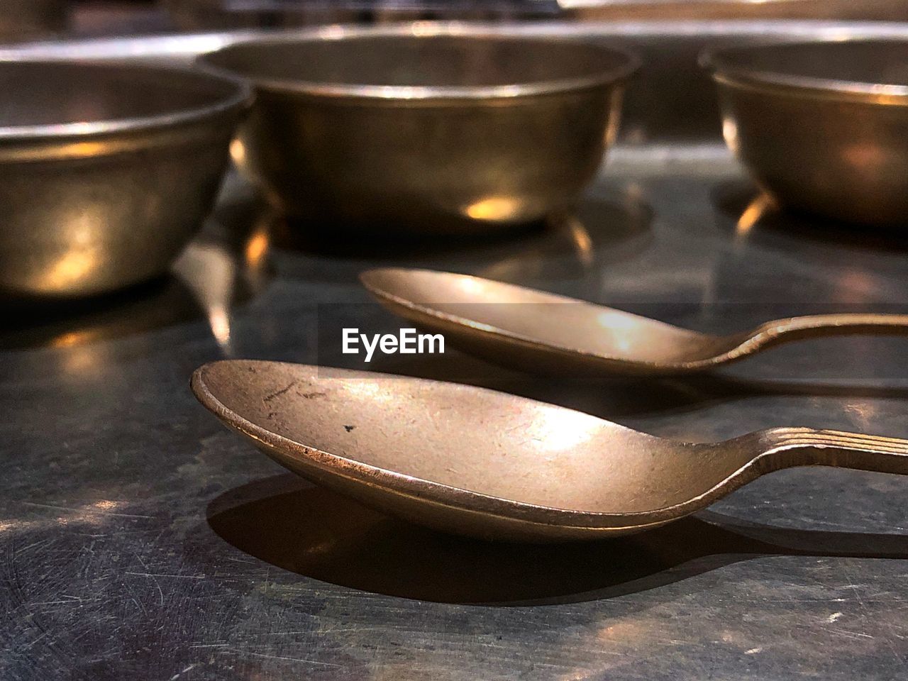 HIGH ANGLE VIEW OF COFFEE BEANS ON TABLE