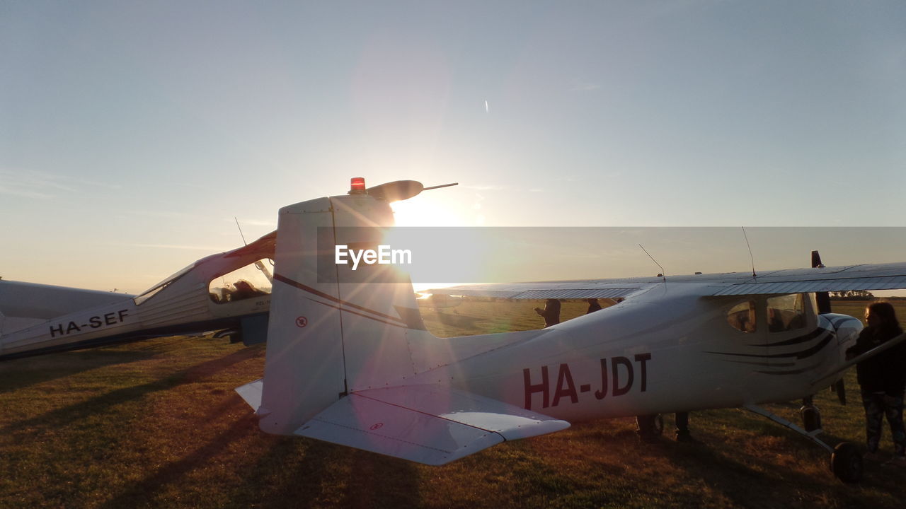 AIRPLANE WING ON RUNWAY AGAINST SKY