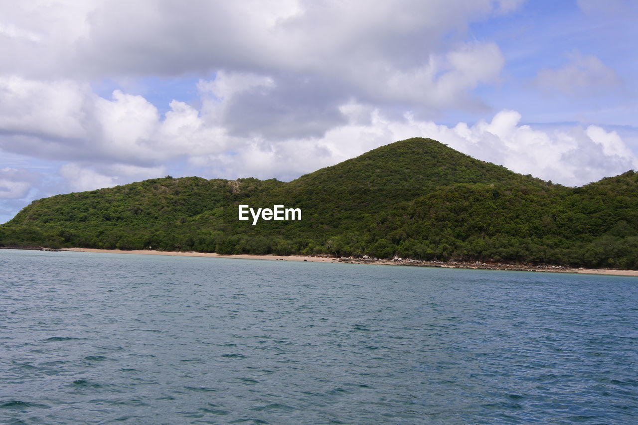 SCENIC VIEW OF SEA AND MOUNTAINS AGAINST SKY