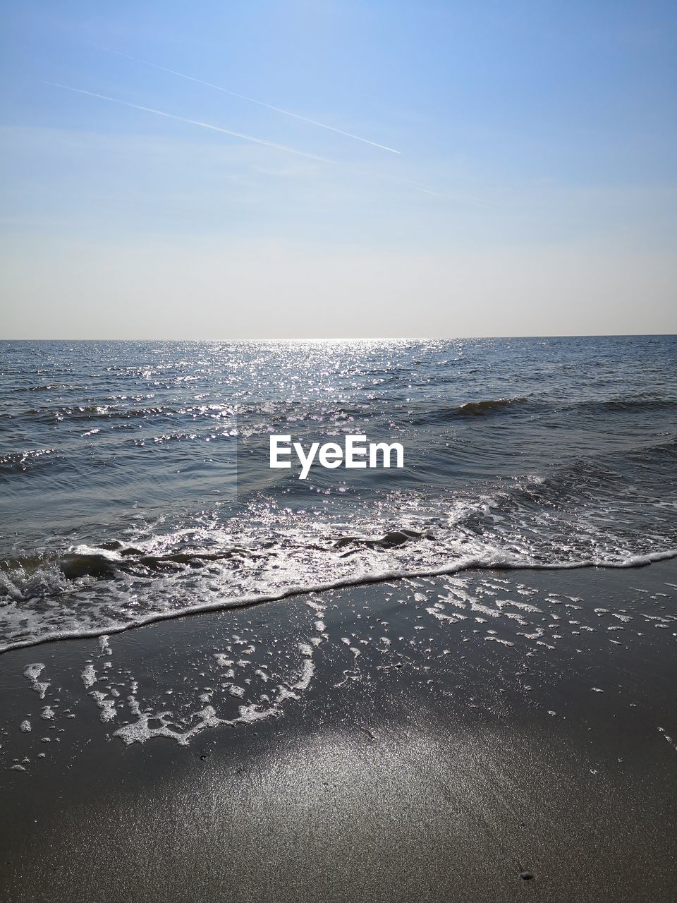 SCENIC VIEW OF SEA AGAINST SKY DURING SUNRISE