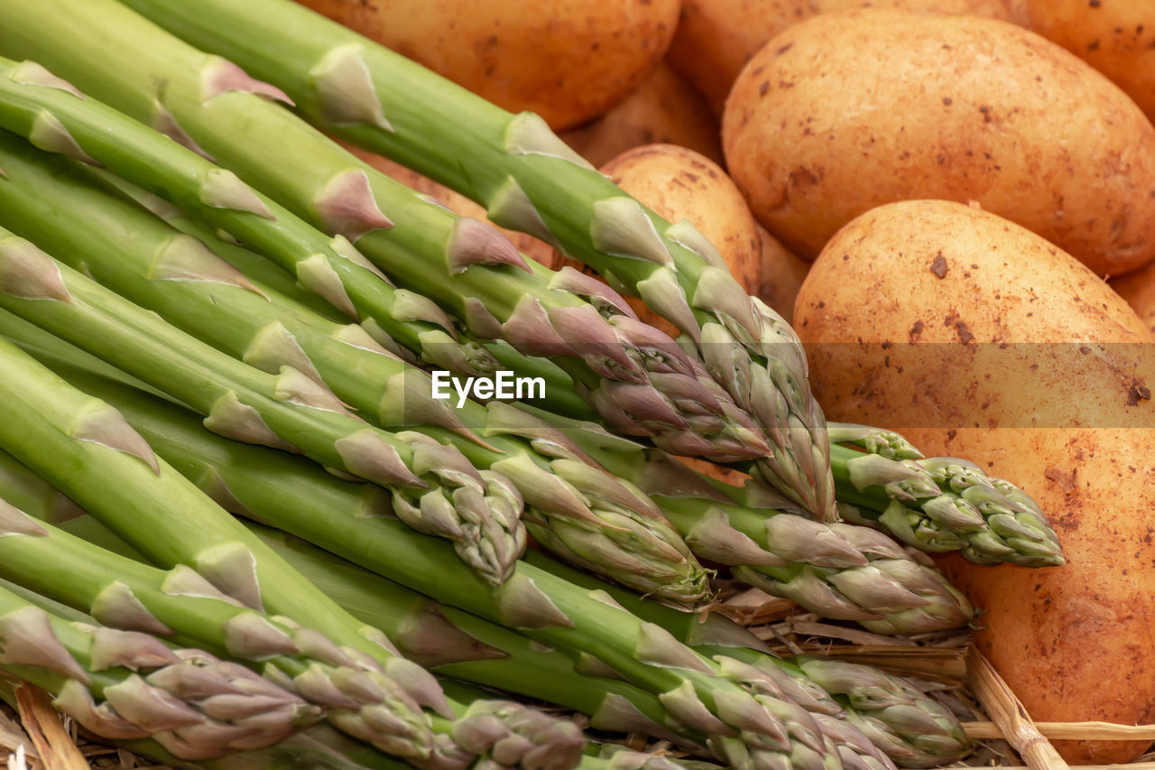 HIGH ANGLE VIEW OF VEGETABLES IN MARKET