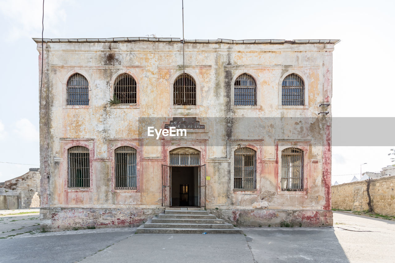 VIEW OF OLD BUILDING