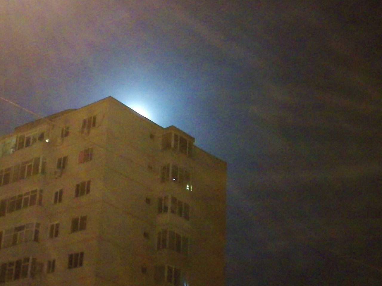 LOW ANGLE VIEW OF BUILDINGS AGAINST SKY