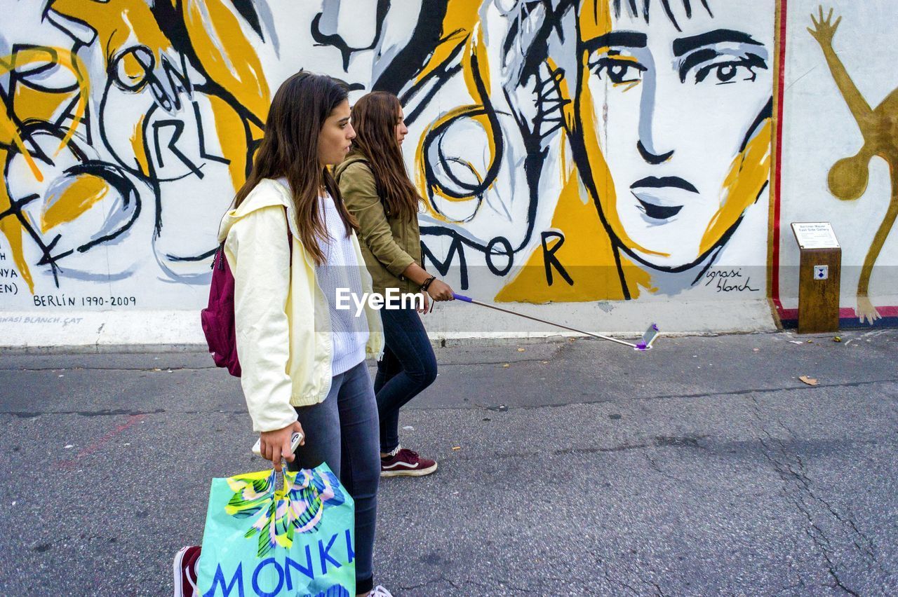 PORTRAIT OF WOMAN IN CITY