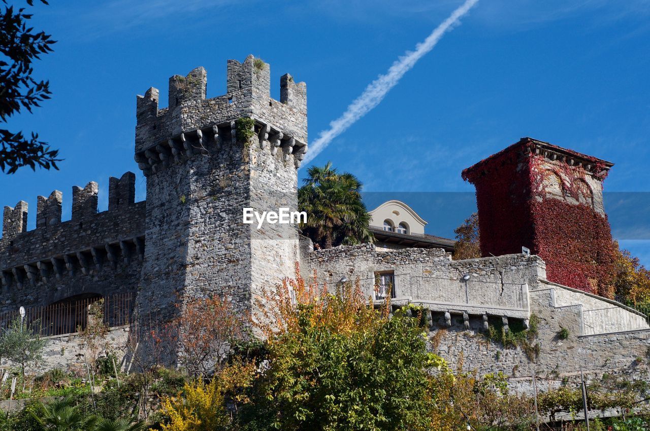 LOW ANGLE VIEW OF OLD BUILDING AGAINST SKY