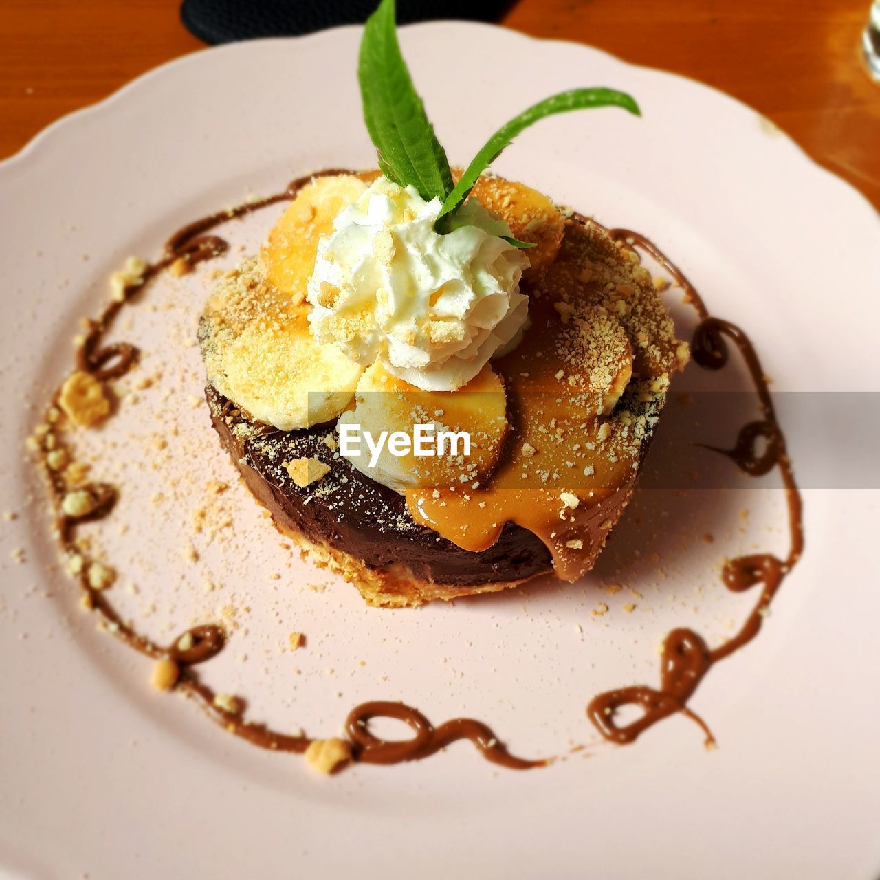 CLOSE-UP OF ICE CREAM ON PLATE