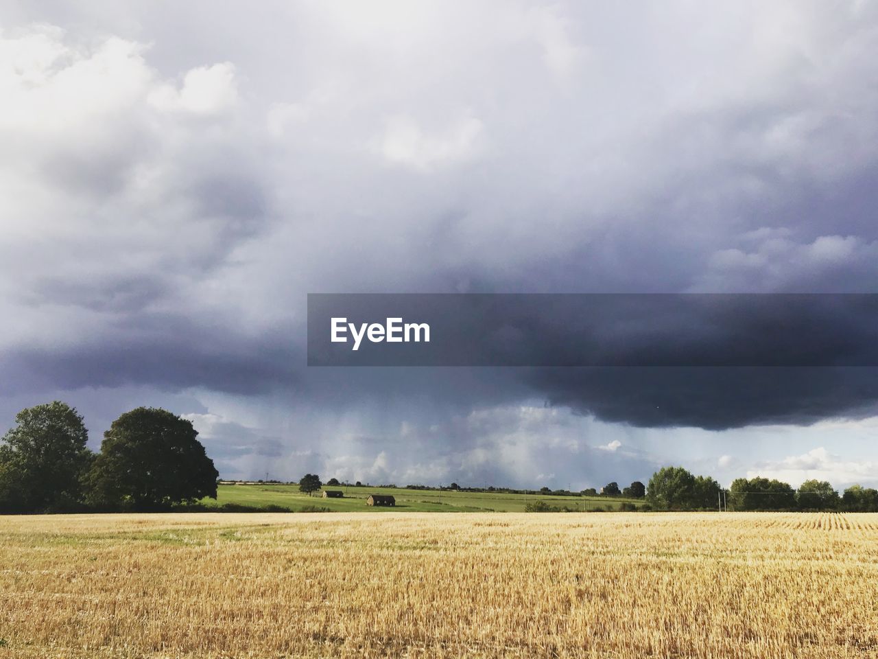 SCENIC VIEW OF FARM AGAINST SKY