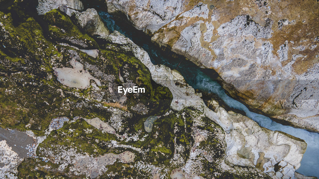 FULL FRAME SHOT OF ROCK
