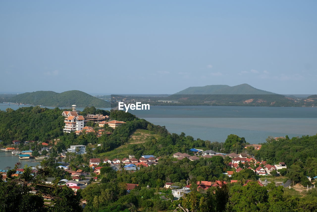 SCENIC VIEW OF TOWN BY SEA