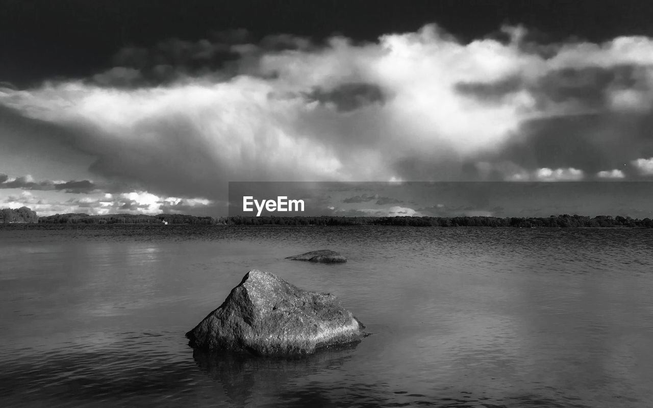 PANORAMIC SHOT OF SEA AGAINST SKY