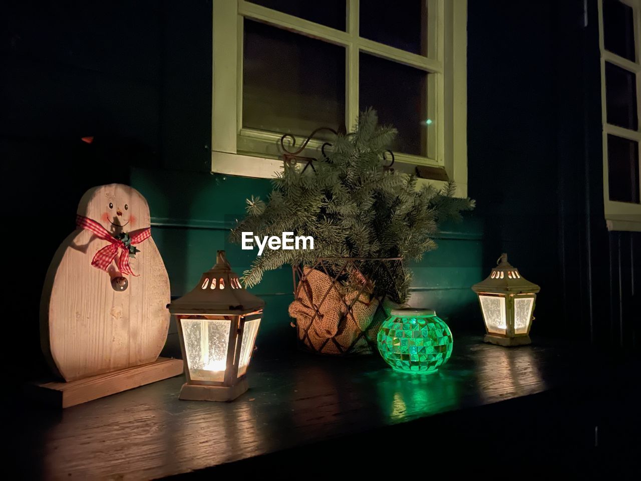 ILLUMINATED CHRISTMAS TREE ON TABLE