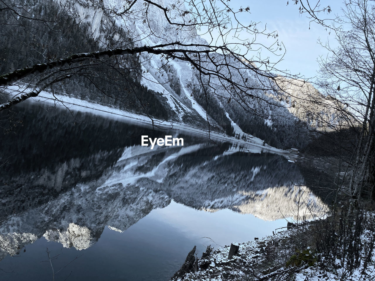 SCENIC VIEW OF FROZEN LAKE AGAINST SKY