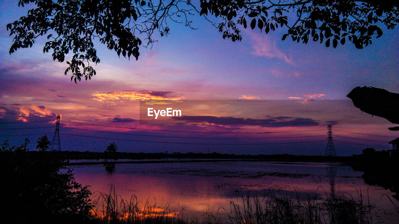 SILHOUETTE TREES BY LAKE AGAINST SKY DURING SUNSET