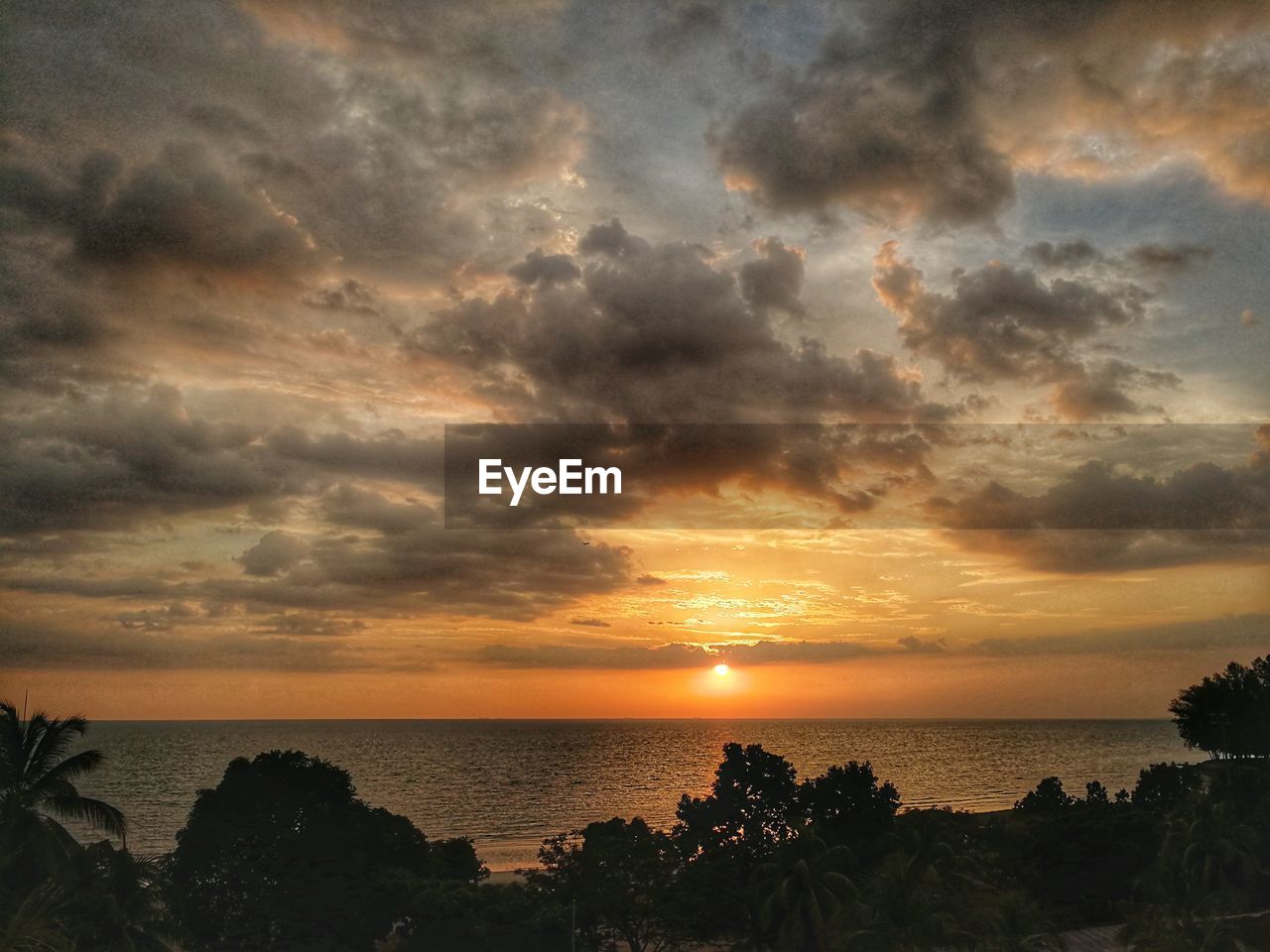 SCENIC VIEW OF SEA DURING SUNSET