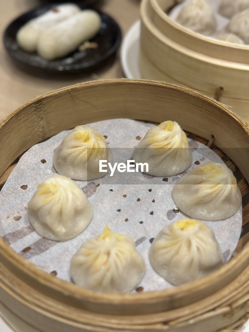 food, dim sum, xiaolongbao, food and drink, buuz, khinkali, dumpling, chinese food, chinese dumpling, manti, dish, mandu, freshness, asian food, steamed, wonton, healthy eating, cuisine, wellbeing, siopao, no people, shumai, indoors, container, pelmeni, still life, bamboo - material, ingredient, steam, meal, close-up