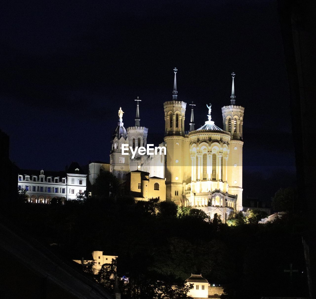 architecture, building exterior, night, built structure, illuminated, building, travel destinations, city, no people, landmark, evening, place of worship, history, religion, the past, light, nature, darkness, sky, belief, travel, outdoors, spirituality, tourism, dome, catholicism